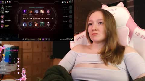 Snapshot of moonlish_siren chatting on September 17, 8:29 pm Katrin online show from September 17, 8:29 pm