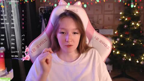 Snapshot of moonlish_siren chatting on December 23, 8:55 am Katrin online show from December 23, 8:55 am