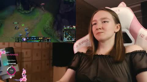 Snapshot of moonlish_siren chatting on October 7, 9:30 pm Katrin online show from October 7, 9:30 pm