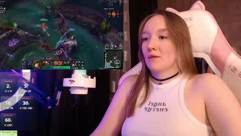 Snapshot of moonlish_siren chatting on February 21, 10:15 pm Katrin online show from February 21, 10:15 pm