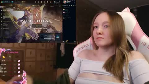 Snapshot of moonlish_siren chatting on September 29, 8:36 pm Katrin online show from September 29, 8:36 pm