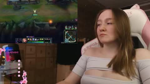 Snapshot of moonlish_siren chatting on October 11, 8:22 pm Katrin online show from October 11, 8:22 pm