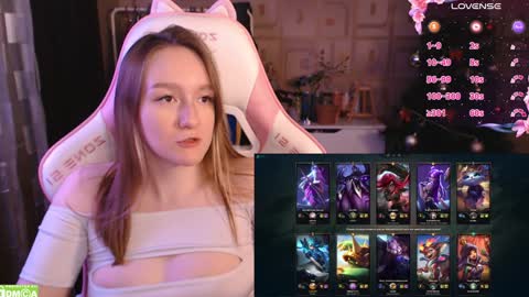 Snapshot of moonlish_siren chatting on January 15, 6:40 pm Katrin online show from January 15, 6:40 pm