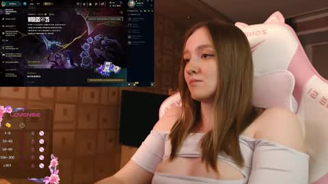 Snapshot of moonlish_siren chatting on October 22, 10:59 pm Katrin online show from October 22, 10:59 pm