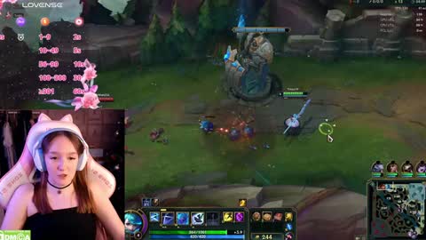 Snapshot of moonlish_siren chatting on January 8, 9:01 pm Katrin online show from January 8, 9:01 pm