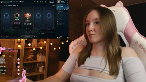 Snapshot of moonlish_siren chatting on October 26, 8:15 pm Katrin online show from October 26, 8:15 pm