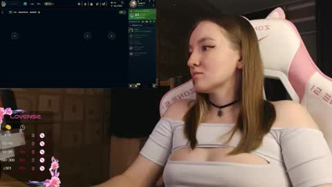 Snapshot of moonlish_siren chatting on October 13, 9:39 pm Katrin online show from October 13, 9:39 pm