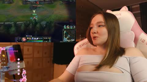 Snapshot of moonlish_siren chatting on October 20, 9:18 pm Katrin online show from October 20, 9:18 pm