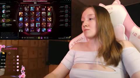 Snapshot of moonlish_siren chatting on September 20, 9:24 pm Katrin online show from September 20, 9:24 pm