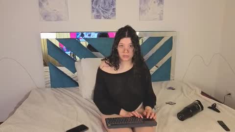 Moon online show from November 7, 1:49 pm