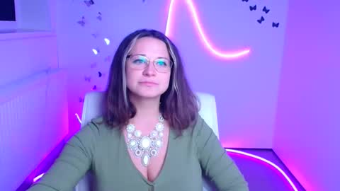 Susanna online show from December 19, 6:33 pm