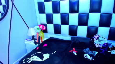 morganasmit_ online show from February 25, 6:39 pm