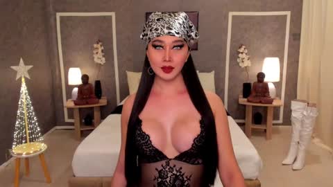 Snapshot of ms_lhaydeebunny chatting on December 8, 1:58 pm Evon online show from December 8, 1:58 pm