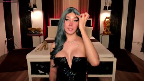 Snapshot of ms_lhaydeebunny chatting on December 18, 4:09 am Evon online show from December 18, 4:09 am