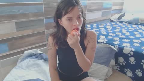 Snapshot of munchi_ chatting on September 23, 6:06 pm online show from September 23, 6:06 pm