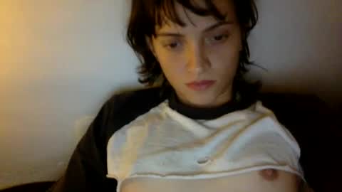 Snapshot of munchi_ chatting on February 18, 11:19 pm online show from February 18, 11:19 pm