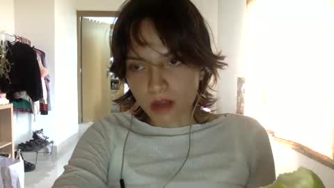 Snapshot of munchi_ chatting on December 17, 5:36 pm online show from December 17, 5:36 pm