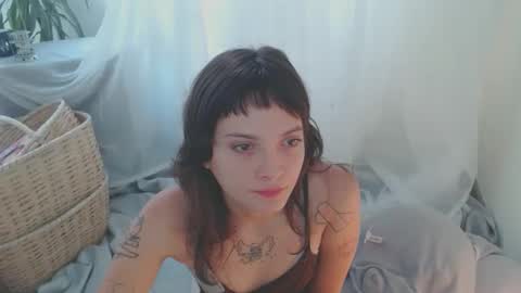 Snapshot of munchi_ chatting on November 1, 7:18 pm online show from November 1, 7:18 pm