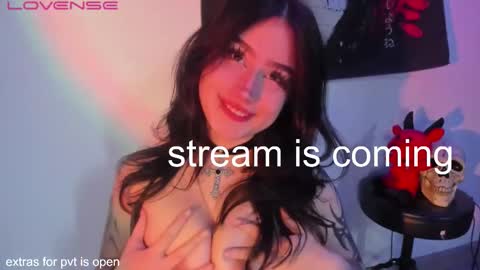 Snapshot of murasaki_doll chatting on October 17, 9:29 pm kimi- independent model online show from October 17, 9:29 pm