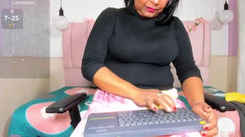Snapshot of mya_blaze chatting on October 22, 12:21 pm mya_blaze online show from October 22, 12:21 pm