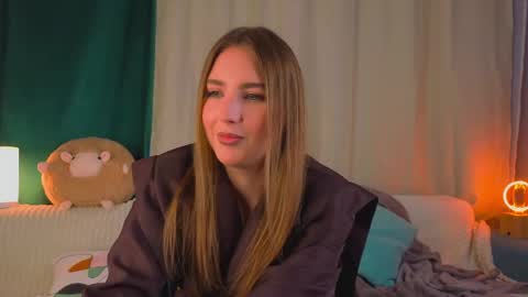 myrahenley online show from April 13, 12:06 pm