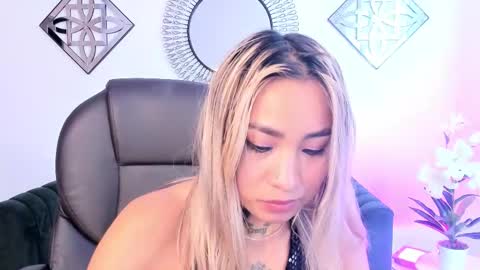 mystic_nova_ online show from February 28, 6:40 pm