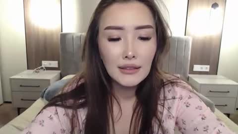 mysticsirenn online show from January 6, 9:46 am