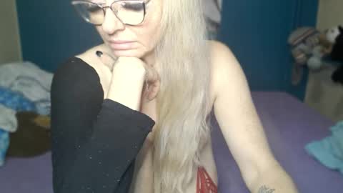 nadinnnea online show from January 14, 10:53 am