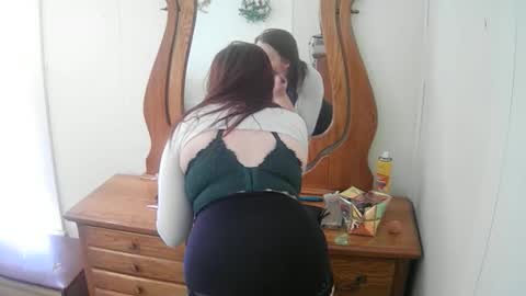 Nadya nextdoor online show from April 6, 8:10 pm