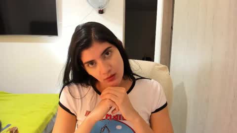 independent model online show from October 25, 12:40 am