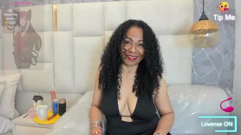 Nahomi Dominique online show from August 5, 12:55 pm