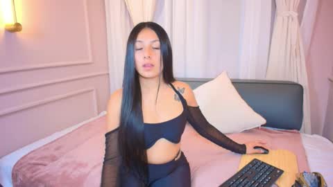 Snapshot of nahomi_key_ chatting on October 20, 8:12 pm Nahomi online show from October 20, 8:12 pm