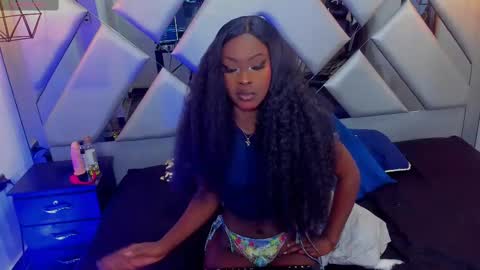 Nahomi  online show from March 12, 9:45 pm