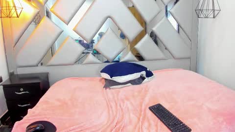 Nahomi  online show from December 3, 10:34 pm