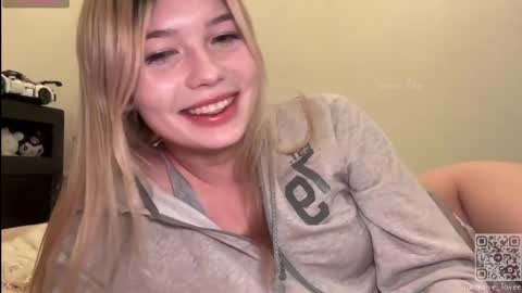 Mia online show from April 21, 12:34 pm