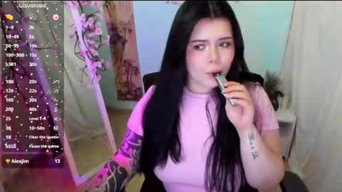 Naomi online show from April 18, 7:00 am