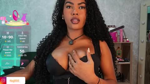 Naomi     online show from November 27, 3:53 am