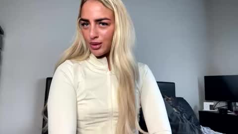 Naomi online show from October 8, 10:52 am