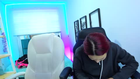 naomy online show from September 19, 7:46 pm