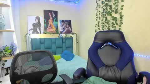 naomy online show from February 12, 7:56 pm