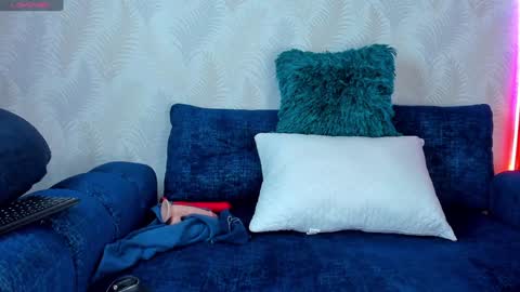 Naomy Cole online show from January 18, 1:19 am