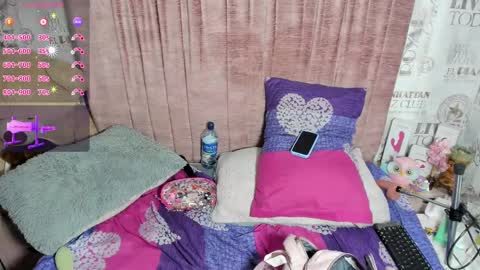 Snapshot of naomyfoxx1 chatting on February 9, 7:09 pm Naomyfoxx online show from February 9, 7:09 pm