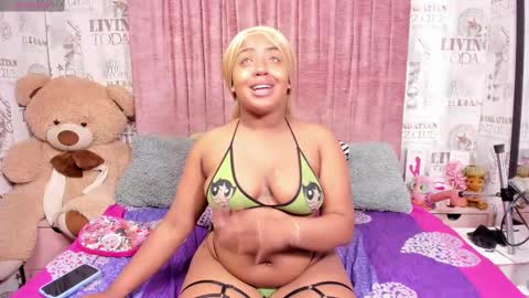 Snapshot of naomyfoxx1 chatting on February 13, 3:50 am Naomyfoxx online show from February 13, 3:50 am