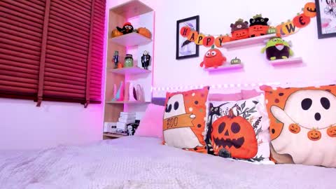 nata_villalobos online show from October 21, 1:42 am