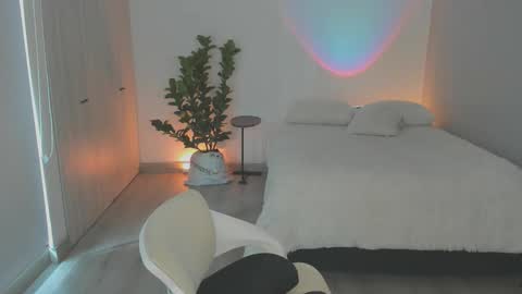 anatalybee online show from February 13, 7:48 pm