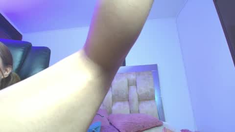 Snapshot of natasharobbins chatting on October 14, 9:17 pm   online show from October 14, 9:17 pm