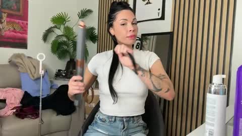 NATTY FIERROS online show from November 5, 9:09 pm