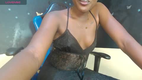 Snapshot of naughty_kitty021 chatting on November 1, 4:00 pm naomi online show from November 1, 4:00 pm