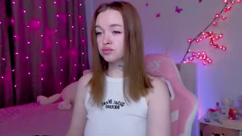 Snapshot of naughty_mablee chatting on October 6, 12:27 am Mable online show from October 6, 12:27 am