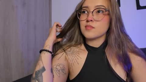 LANAindependent model online show from September 27, 4:52 am